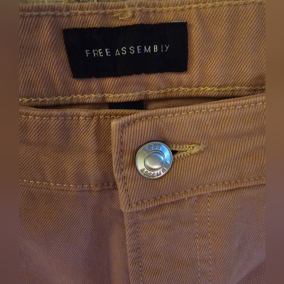 Free Assembly Jean's - Picture 3 of 4